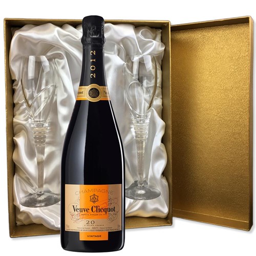 Veuve Clicquot Vintage 2015 Champagne 75cl in Gold Presentation Set With Flutes